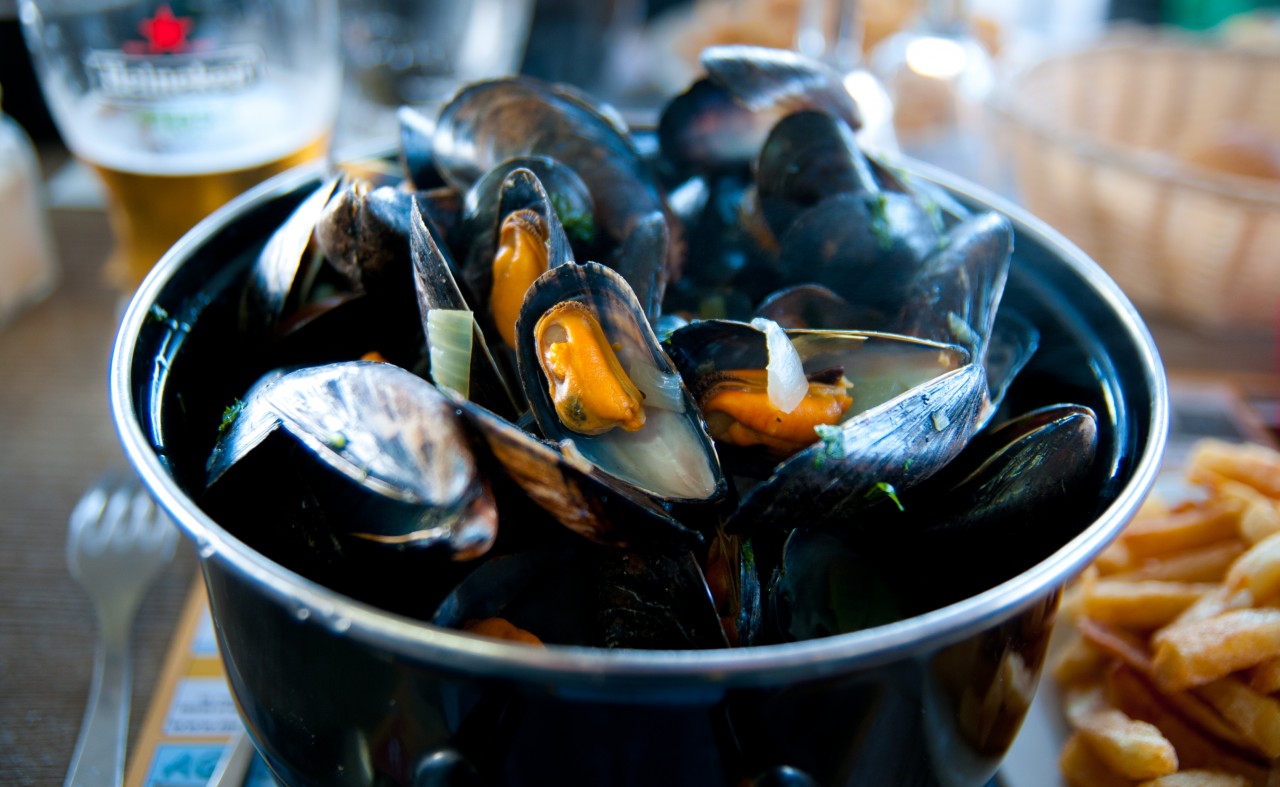 Moules frites (Courtesy of Wikimedia Commons)